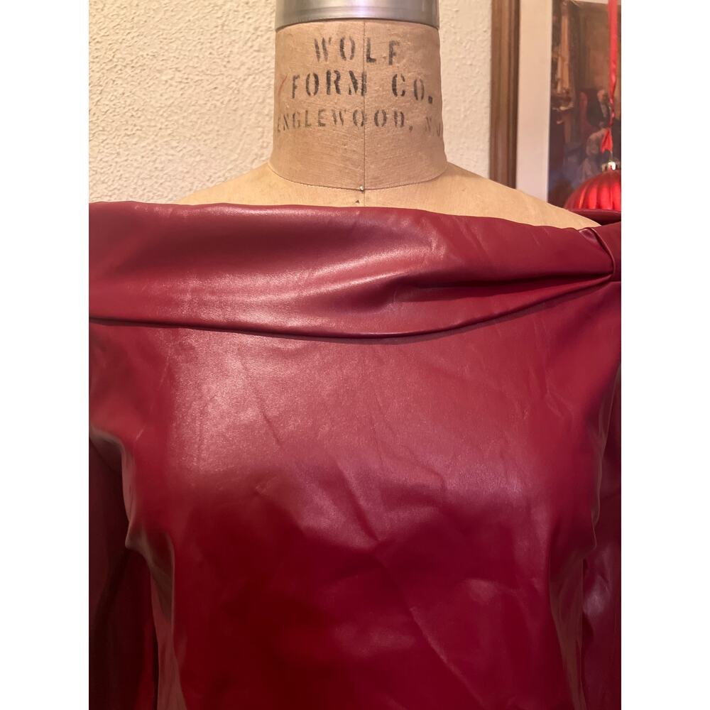Plus Faux Leather Off the Shoulder Bow Long Sleeve Cropped Top New Size 2XL - Picture 2 of 10